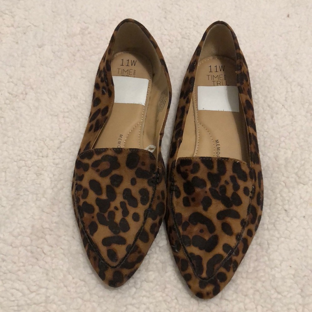 Leopard point toe flats